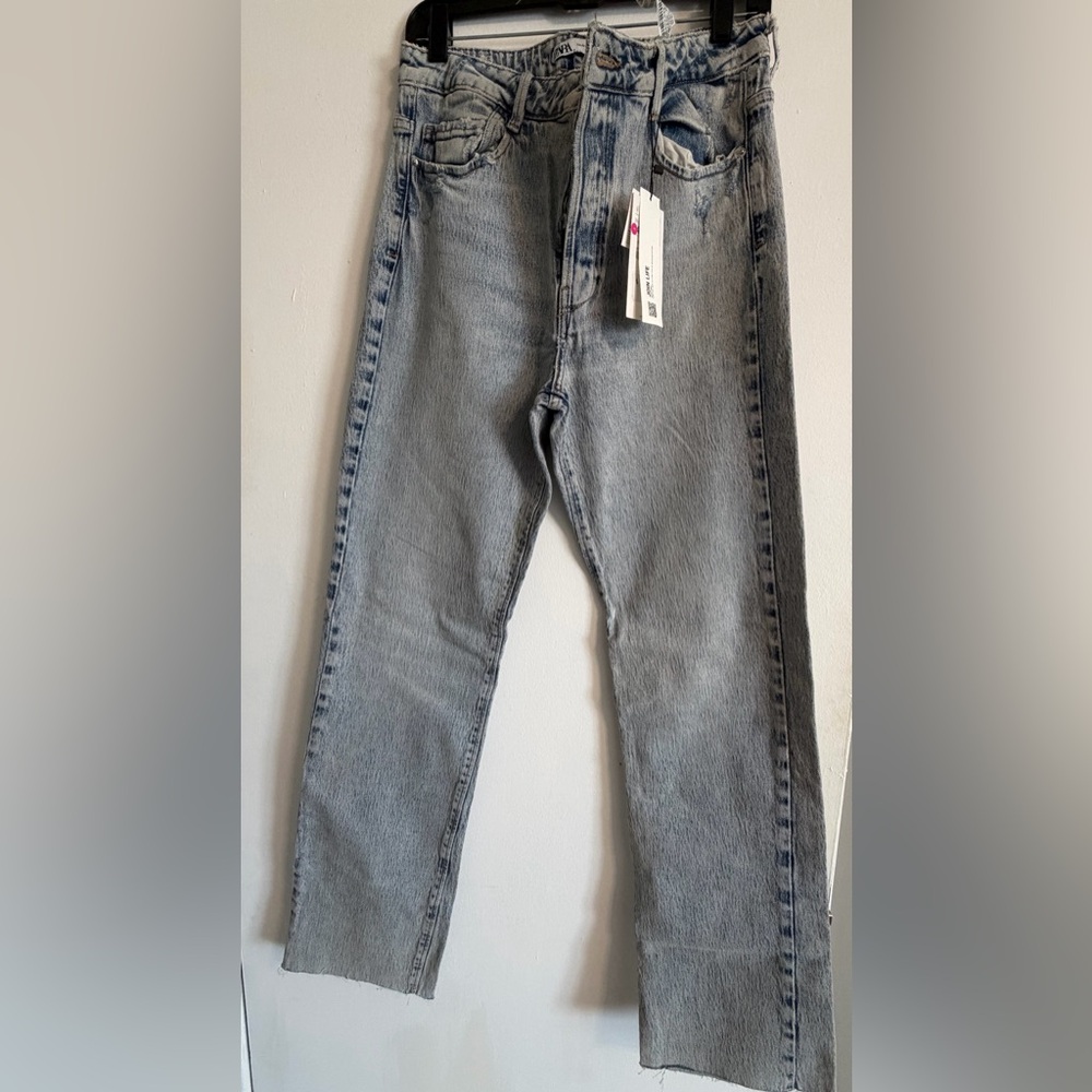 Zara Wonen’s Light Denin Wash Jeans - Classic Straight Fit